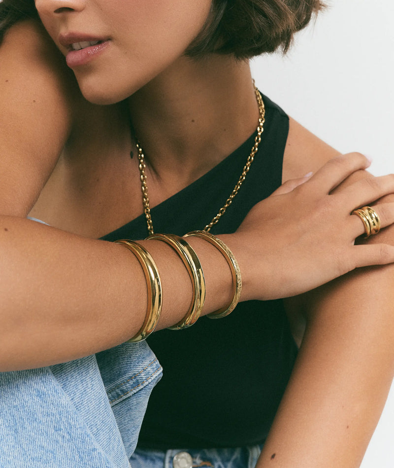 Outline Curve Bracelet
